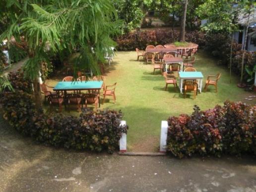 Hotel restaurant's seating lawn